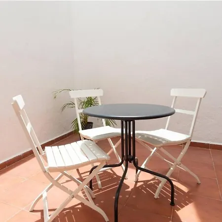 Stylish 2 Bedroom With Patio