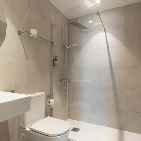 Stylish 2 Bedroom With Patio Daire Málaga