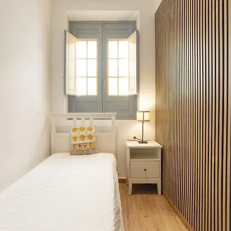 Stylish 2 Bedroom With Patio