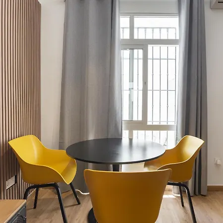 Stylish 2 Bedroom With Patio *