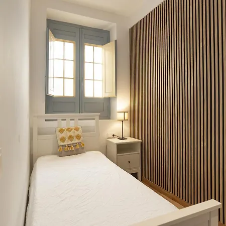 Stylish 2 Bedroom With Patio