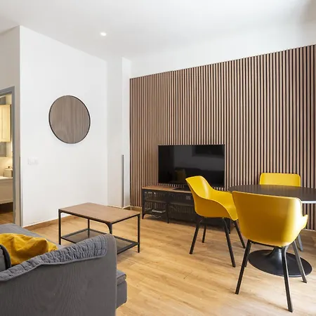 Daire Stylish 2 Bedroom With Patio