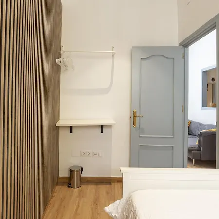 Stylish 2 Bedroom With Patio Daire
