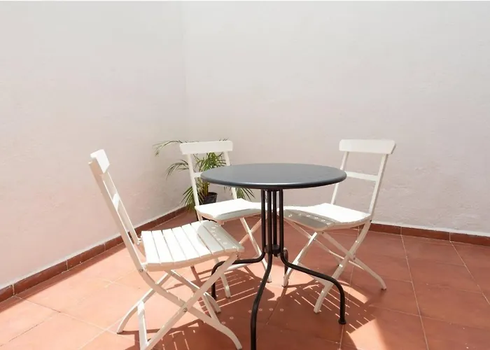 Stylish 2 Bedroom With Patio