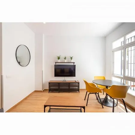 Stylish 2 Bedroom With Patio