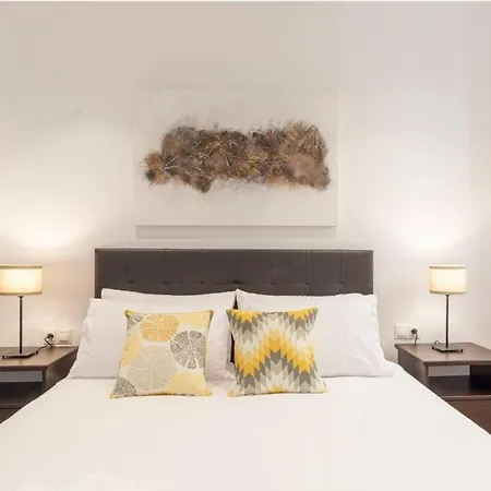 Stylish 2 Bedroom With Patio