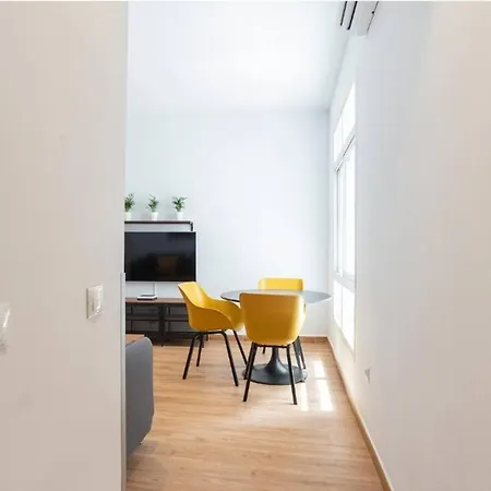 Apartment Stylish 2 Bedroom With Patio
