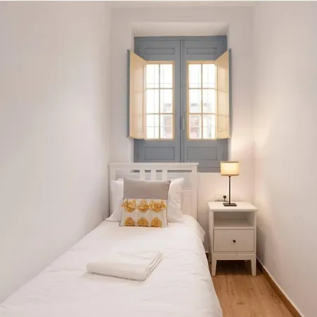 Stylish 2 Bedroom With Patio