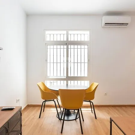 Stylish 2 Bedroom With Patio Apartment *