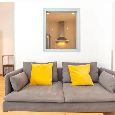 Stylish 2 Bedroom With Patio Apartment Malaga