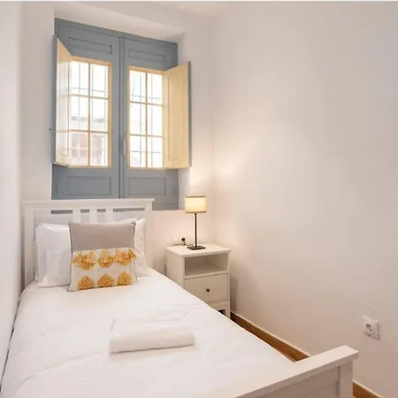 Apartment Stylish 2 Bedroom With Patio Malaga